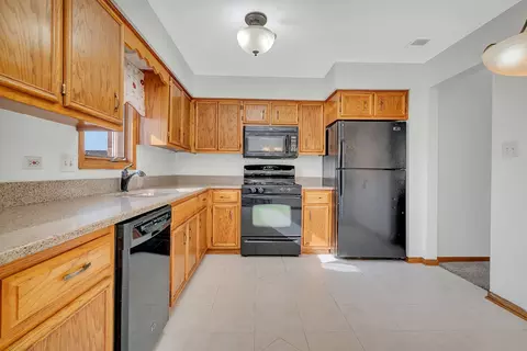 Kitchen - 13432 E Circle Dr #505, Crestwood, IL 60445 photo 1 of 2