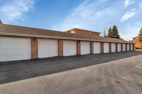 Exterior - 13432 E Circle Dr #505, Crestwood, IL 60445 photo 5 of 5