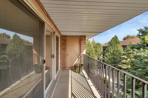Exterior - 13432 E Circle Dr #505, Crestwood, IL 60445 photo 2 of 5