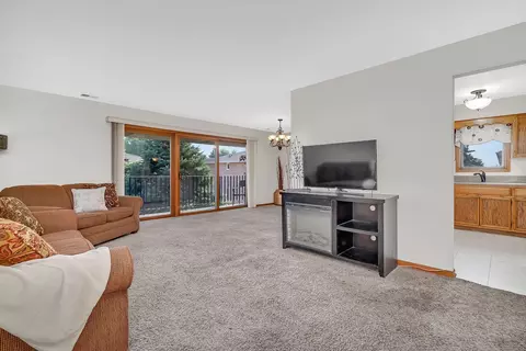 Living - 13432 E Circle Dr #505, Crestwood, IL 60445 photo 1 of 2