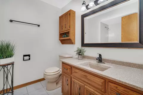 Bath - 13432 E Circle Dr #505, Crestwood, IL 60445 photo 1 of 2