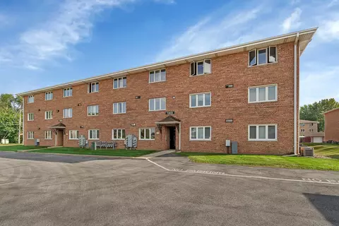 Exterior - 13432 E Circle Dr #505, Crestwood, IL 60445 photo 4 of 5