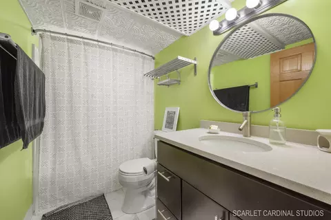 Bath - 802 Richards St, Geneva, IL 60134 photo 4 of 4