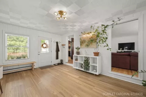Entry Way - 802 Richards St, Geneva, IL 60134 photo 1 of 3