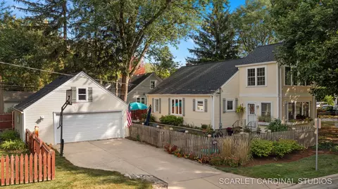 Exterior - 802 Richards St, Geneva, IL 60134 photo 6 of 10