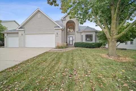 1911 Gailey Ln, Bloomington, IL 61704