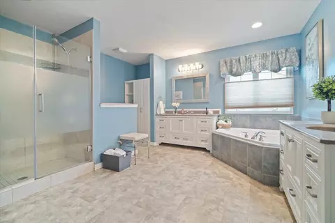 Bath - 1911 Gailey Ln, Bloomington, IL 61704 photo 2 of 3