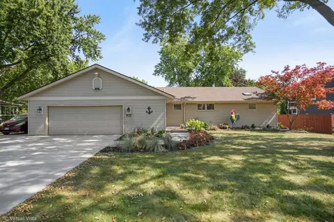 24 Marina Dr, Oswego, IL 60543