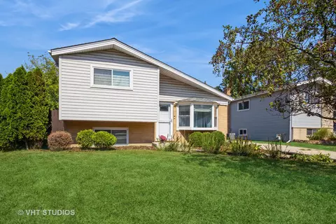 916 E Gladys Ave, Addison, IL 60101