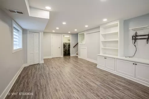 Living - 916 E Gladys Ave, Addison, IL 60101 photo 4 of 4
