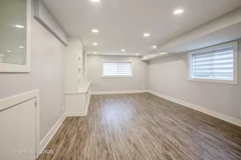 Living - 916 E Gladys Ave, Addison, IL 60101 photo 2 of 4
