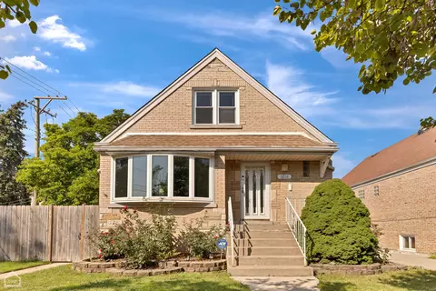 3216 N Pioneer Ave, Chicago, IL 60634