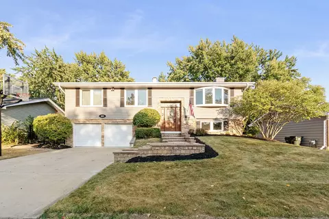 1635 Chippendale Rd, Hoffman Estates, IL 60169