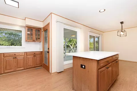 1635 Chippendale Rd, Hoffman Estates, IL 60169 photo 6
