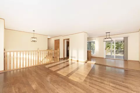 1635 Chippendale Rd, Hoffman Estates, IL 60169 photo 3