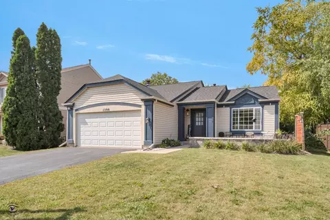 1390 Golden Oaks Pkwy, Aurora, IL 60506