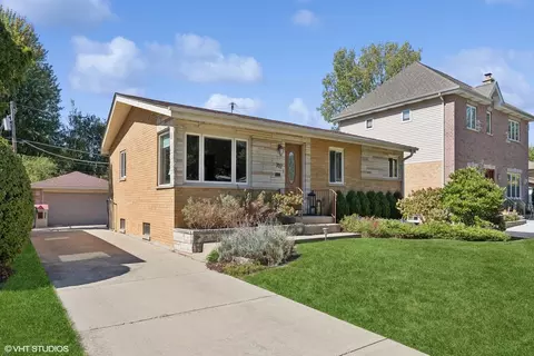 702 N Eastwood Ave, Mount Prospect, IL 60056