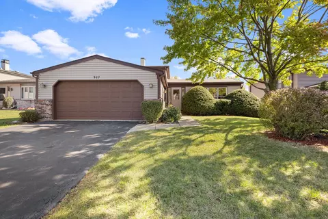 927 Saginaw Ct, Carol Stream, IL 60188