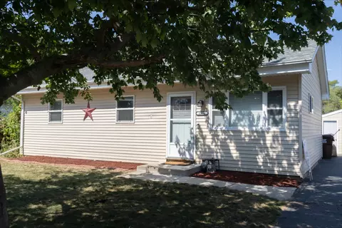 1126 Kingsley Dr, Machesney Park, IL 61115