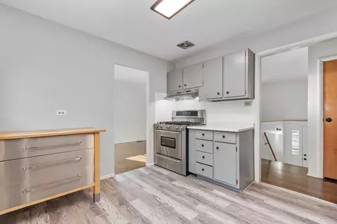 565 Briarcliff Ln, Hoffman Estates, IL 60169 photo 5