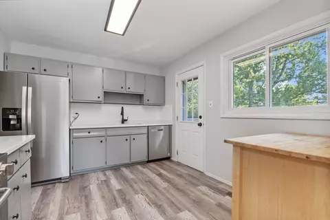 565 Briarcliff Ln, Hoffman Estates, IL 60169 photo 4