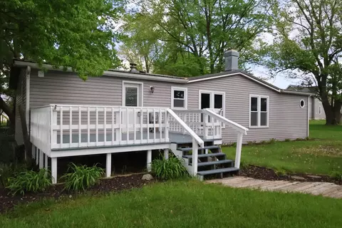 110 N Milwaukee Ave, Papineau, IL 60956