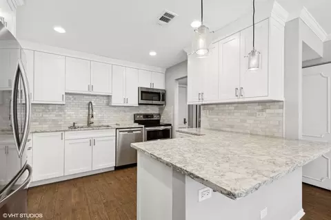 2425 Central St #2B, Evanston, IL 60201 photo 3