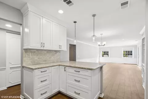 2425 Central St #2B, Evanston, IL 60201 photo 5