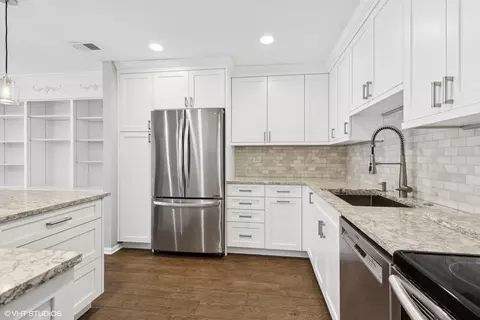 2425 Central St #2B, Evanston, IL 60201 photo 4