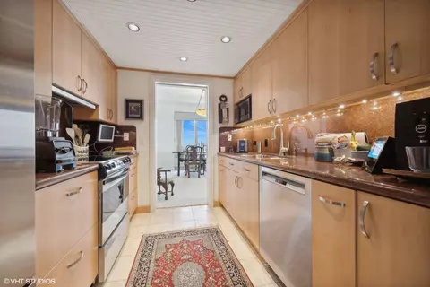 161 E Chicago Ave #42F, Chicago, IL 60611 photo 5