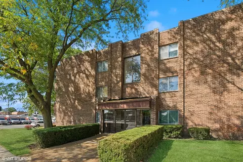 3150 W Bryn Mawr Ave #303, Chicago, IL 60659