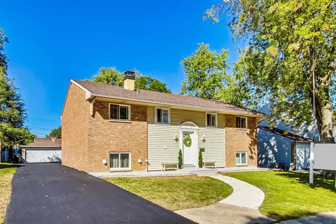 106 Oxford Ln, Glendale Heights, IL 60139