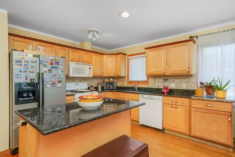 Kitchen - 7421 W Archer Ave #3B, Summit, IL 60501 photo 1 of 5