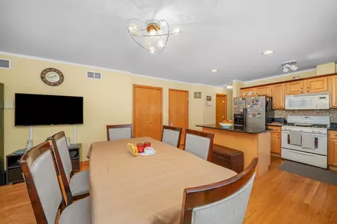 Dining - 7421 W Archer Ave #3B, Summit, IL 60501 photo 4 of 4
