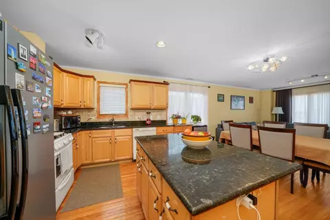 Kitchen - 7421 W Archer Ave #3B, Summit, IL 60501 photo 2 of 5
