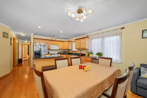 Dining - 7421 W Archer Ave #3B, Summit, IL 60501 photo 3 of 4