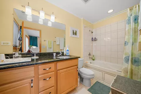 Bath - 7421 W Archer Ave #3B, Summit, IL 60501 photo 3 of 5