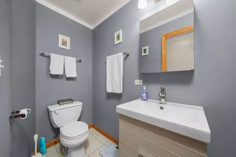 Bath - 7421 W Archer Ave #3B, Summit, IL 60501 photo 1 of 5