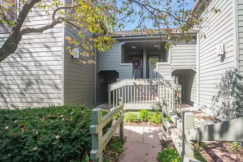 468 Valley View Rd #A, Lake Barrington, IL 60010