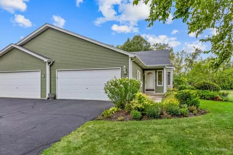 30 S Walnut Dr, North Aurora, IL 60542