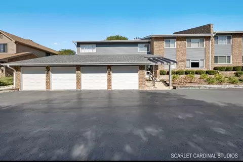 1605 Old Oak Pl #B-1-S, Darien, IL 60561