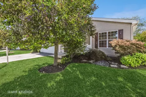 142 Gulfstream Ct, Grayslake, IL 60030
