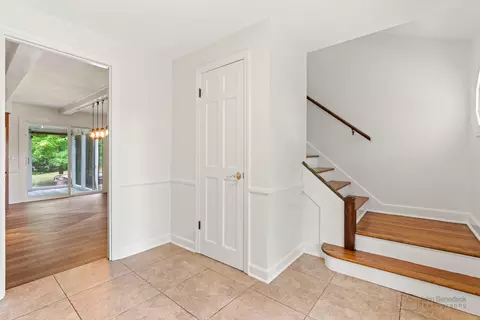 735 Circle Dr, Tower Lakes, IL 60010 photo 8