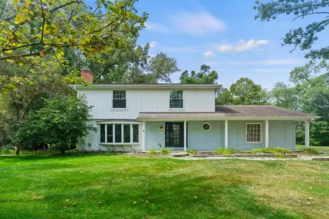 735 Circle Dr, Tower Lakes, IL 60010 photo 4