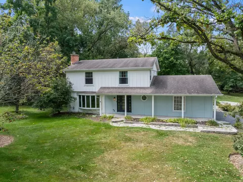 735 Circle Dr, Tower Lakes, IL 60010