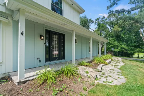 735 Circle Dr, Tower Lakes, IL 60010 photo 6