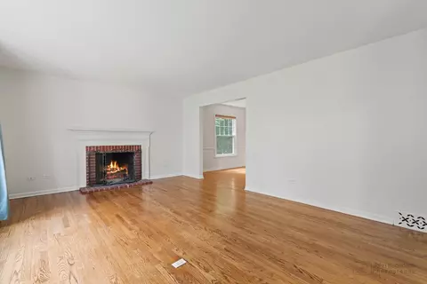 735 Circle Dr, Tower Lakes, IL 60010 photo 9