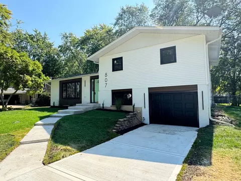 807 67th St, Downers Grove, IL 60516