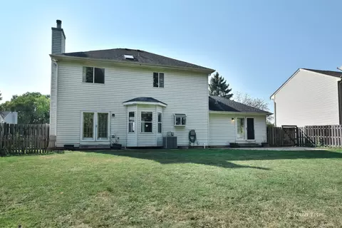 Exterior - 635 Old Oak Cir, Algonquin, IL 60102 photo 3 of 3