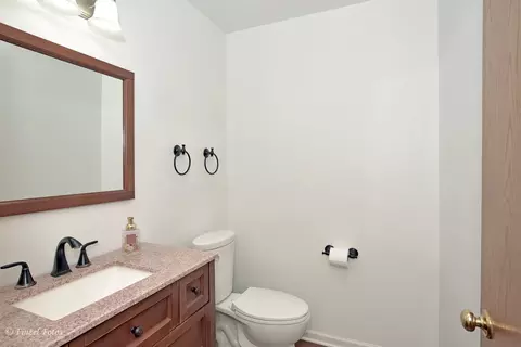 Bath - 635 Old Oak Cir, Algonquin, IL 60102 photo 1 of 3